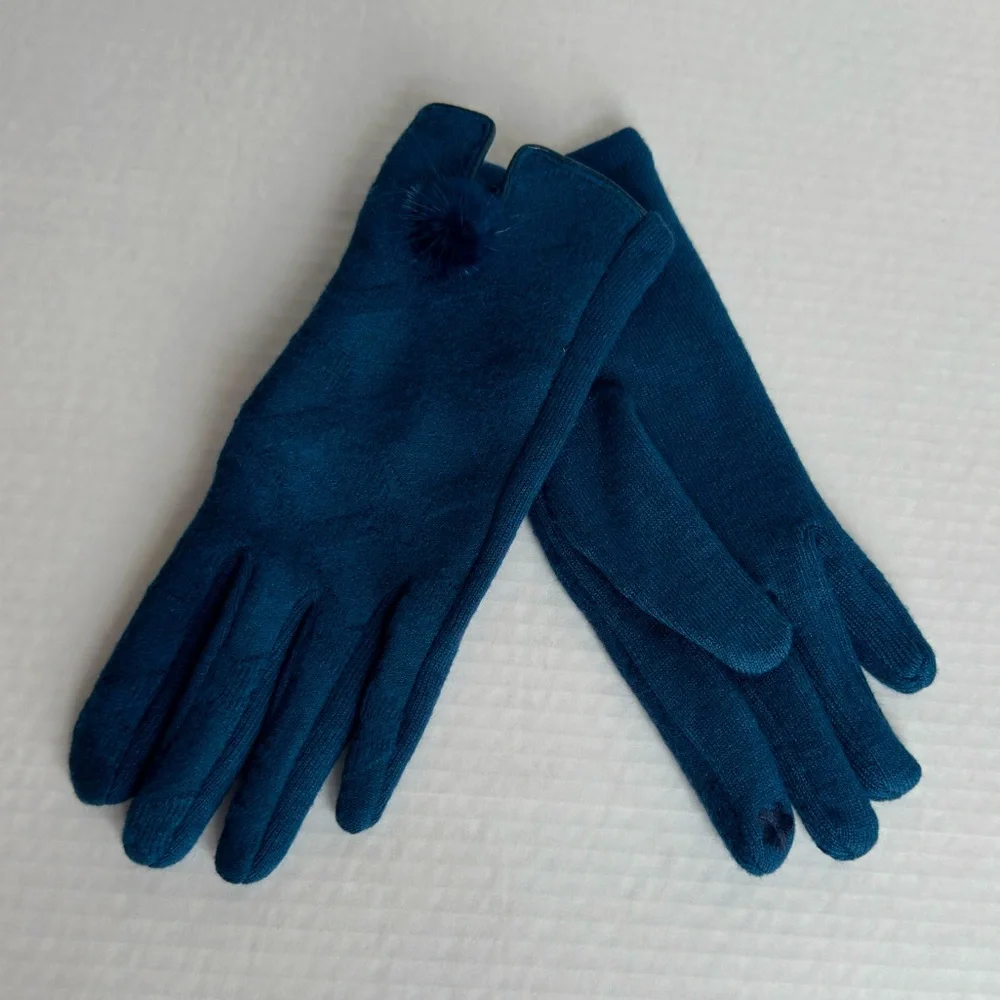 Adrianna by Howard’s || womans gloves embroidery flower finger for phone use